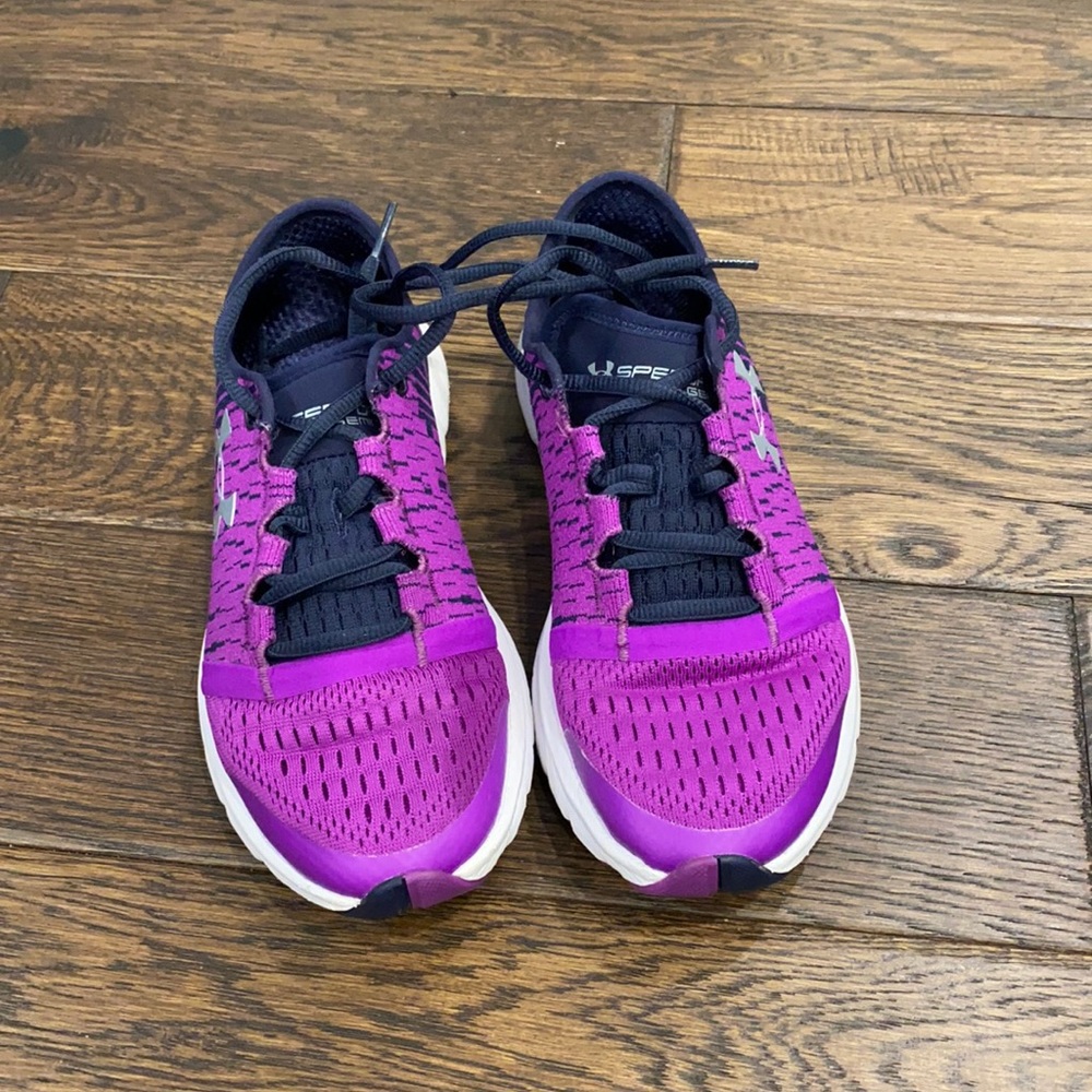 EUC Big Kid’s Under Armour Shoes Size 5.5